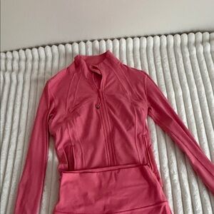 Lulu lemon Set Very Pretty Especially in the sun!